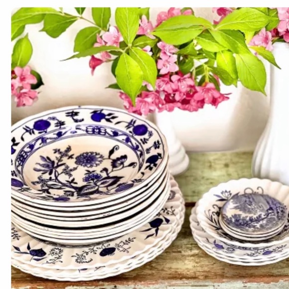 2 Blue Onion Bowls Vintage, 5.5” - Picture 7 of 7